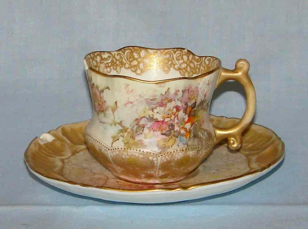 wabi-sabi-old-chipped-tea-cup