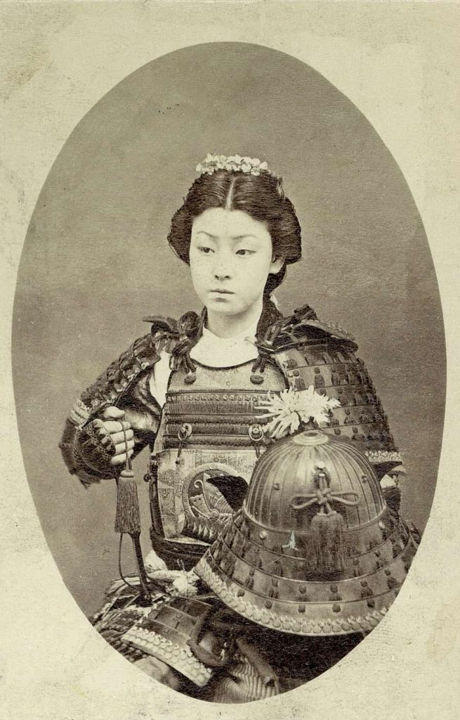 Onna_bugeisha_-_ritratto_seduto