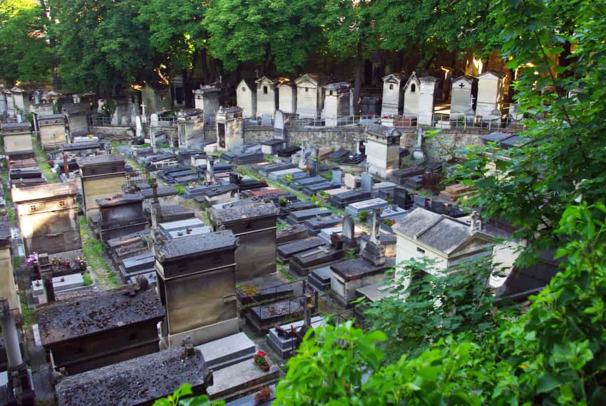 Montmartre-Cemetery - Land Of The Rising Son