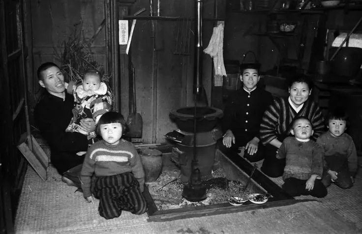 Showa era Japanese family - Land Of The Rising Son