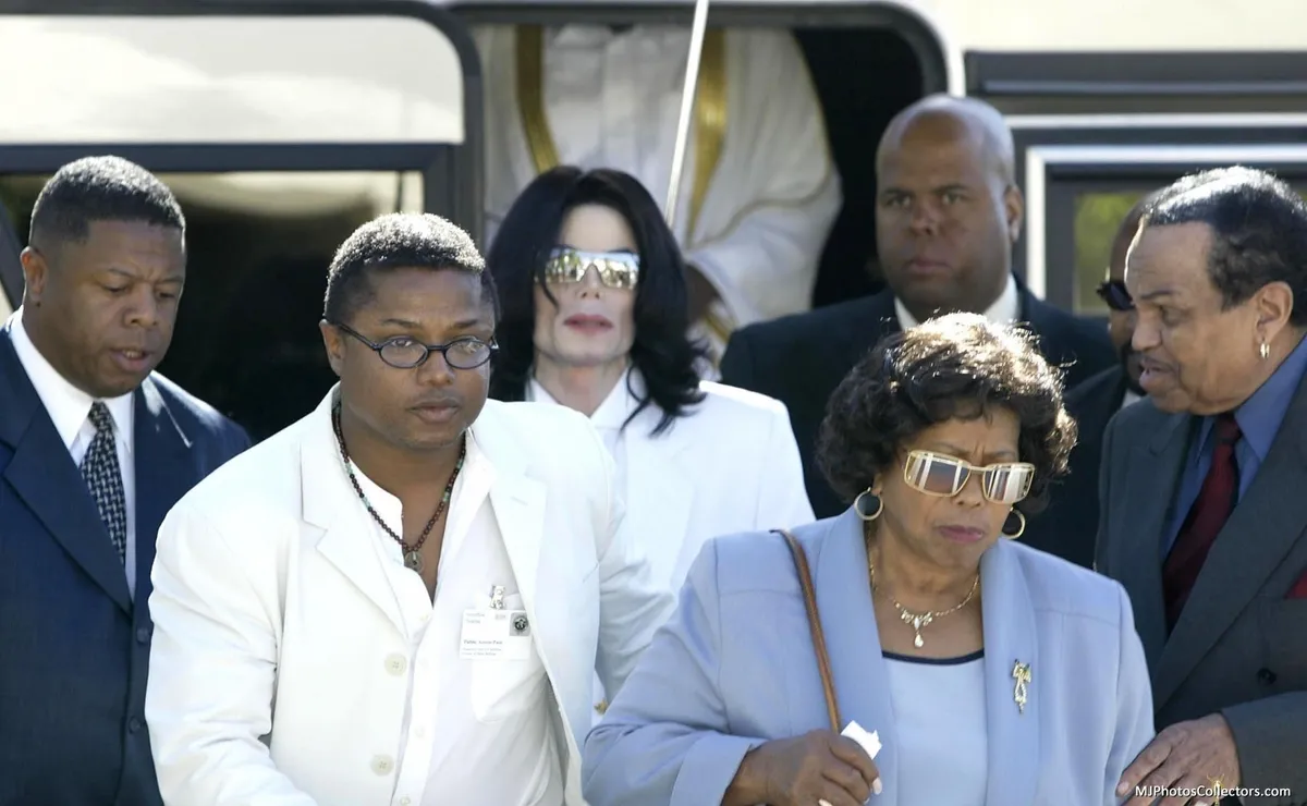 Trial-Pics-michael-jackson - Land Of The Rising Son