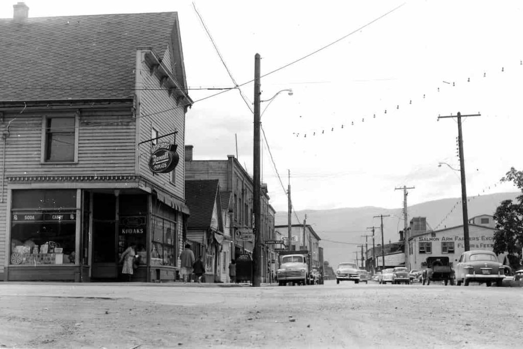 Salmon Arm B.C. historic photo - Land Ωf The Rising SΩN - cybersensei